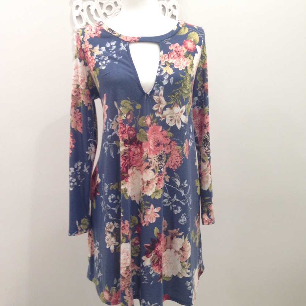 ** POCKETS!!** Beautiful Floral Shift Dress